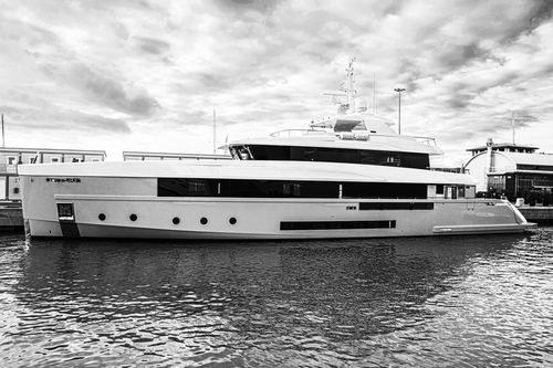 Mega-yacht da crociera - M/Y CROCUS - Admiral yachts - raised pilothouse / con 10 cabine / in alluminio
