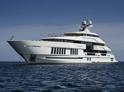 Mega-yacht da crociera - M/Y LIFE SAGA - Admiral yachts - tradizionale / raised pilothouse / con 10 cabine