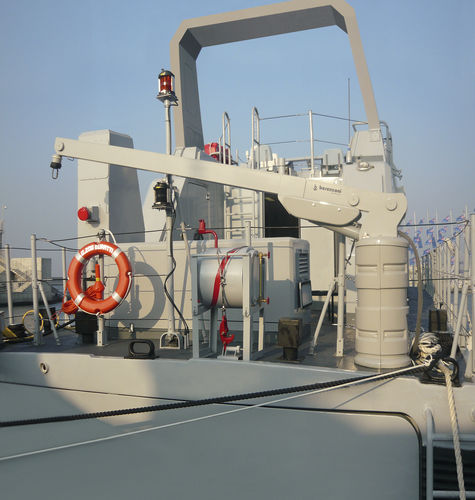 Gruetta per barca - G 340 - G 341 - Besenzoni SpA - per yacht / idraulica / girevole
