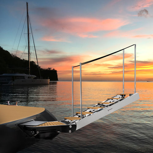 Scaletta per yacht - SP 600 G - Besenzoni SpA - girevole / di imbarco / di poppa