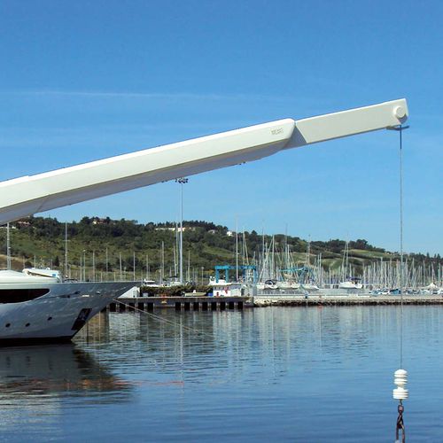 Gruetta per yacht - G 422 - Besenzoni SpA - idraulica / girevole / telescopica