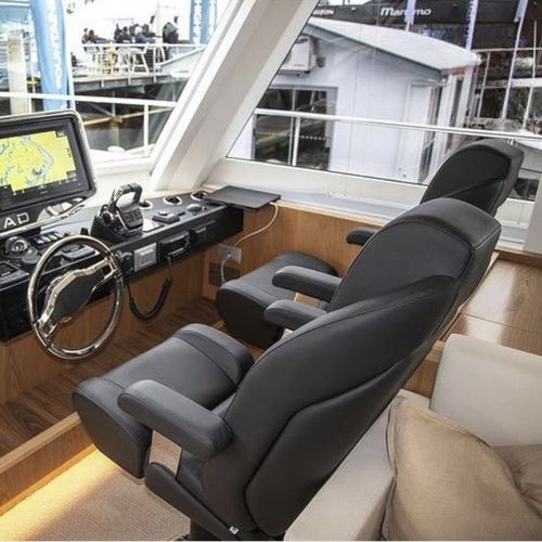 Sedile pilota - P 460 LADYBIRD - Besenzoni SpA - per yacht / con braccioli / regolabile