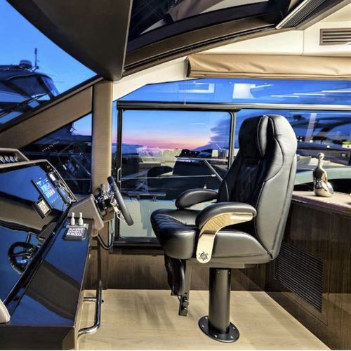 Sedile pilota - P 438 A INFINITY AUTOMATIC - Besenzoni SpA - per yacht / con braccioli / regolabile