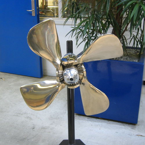 Elica per barca a vela - Gori Propeller - pieghevole / in linea d'asse / 4 pale