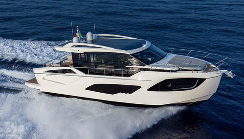 Cabinato entrobordo - 48 COUPÉ - Absolute Yachts - bimotore / hard-top / sportivo