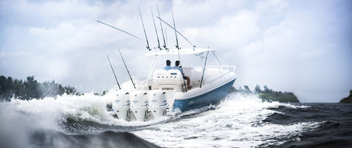 Walkaround fuoribordo - 375 - Intrepid - trimotore / con console centrale / da pesca sportiva