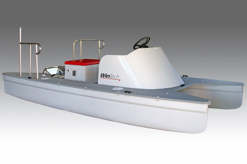 Barca open catamarano - 16′ LAUNCH - Wintech Racing - fuoribordo / con console centrale / da regata