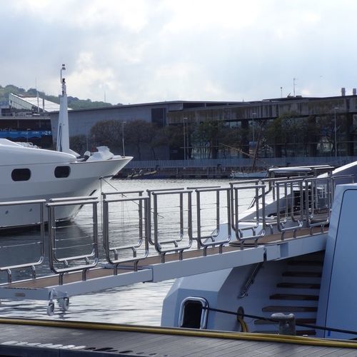 Passerella per super yacht - Cramm Yachting Systems BV - telescopica / idraulica / in alluminio