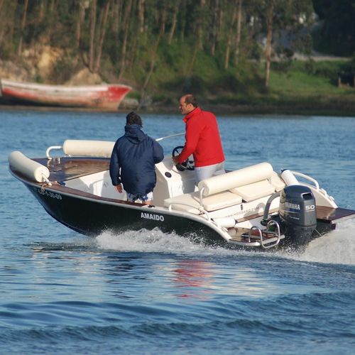 Barca open fuoribordo - 500 - MOGGARO ALUMINIUM YACHTS - con console laterale / da pesca sportiva / in alluminio