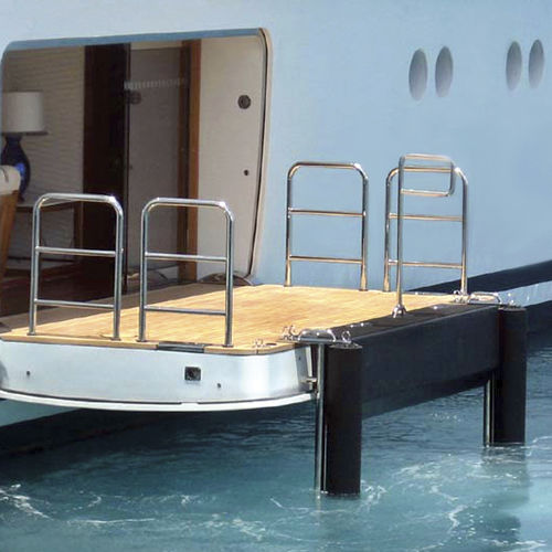 Piattaforma di imbarco - Megafend - per yacht / in fibra di carbonio / su misura