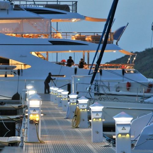 Colonnina con illuminazione incorporata - Poralu Marine - di distribuzione elettrica / di distribuzione di acqua / per pontile