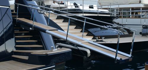 Passerella per yacht - ALTAIR  - Sanguineti Chiavari produzione articoli nautici s. - telescopica / a motore