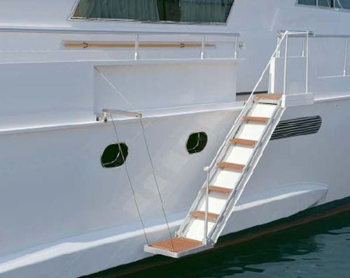 Scaletta per yacht - Sanguineti Chiavari produzione articoli nautici s. - laterale / da imbarco / idraulica