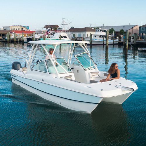 Barca open fuoribordo - 230DC - World Cat - bimotore / con dual console / da pesca sportiva