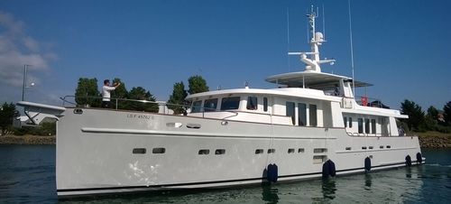Motor-yacht da crociera - KELONIA - Ocea - tradizionale / con cabina di pilotaggio / con 4 cabine