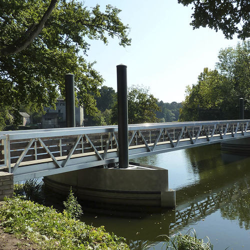Passerella per marina - RIVER CROSSING - Metalu Industries International - flottante / con corrimano