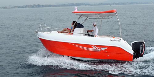 Cabin-cruiser fuoribordo - 650 SD - Moonday Yachts - open / con console centrale / sportivo
