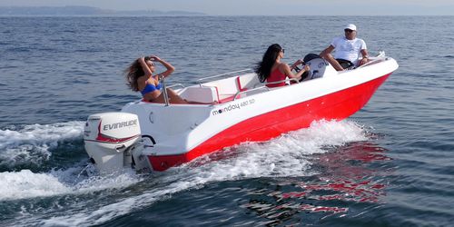 Barca open fuoribordo - 480 SD  - Moonday Yachts - con console laterale / sportiva / con prendisole