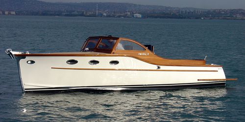 Runabout entrobordo - BOSPHORUS 31 ROYAL  - Moonday Yachts - con dual console / open / con cabina