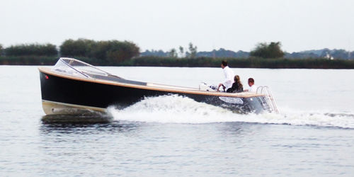 Tender per yacht entrobordo - 800 - Moonday Yachts - monomotore / con console centrale / open