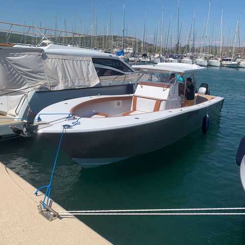 Cabinato fuoribordo - CC 10 - Moonday Yachts - bimotore / open / con console centrale