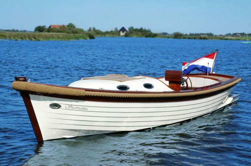 Cabinato entrobordo - 34 HTR  - Moonday Yachts - open / fluviale / con cabina