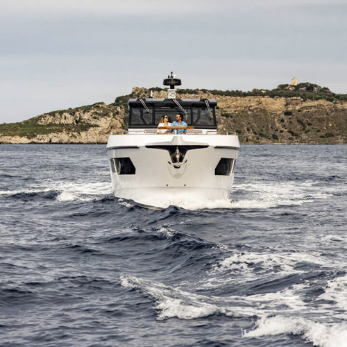Cabinato fuoribordo - A50 - Aicon - trimotore / soft-top / da crociera costiera