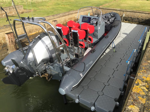 Pontile galleggiante - DRIVE ON DOCKS - VersaDock - modulare / per ormeggio a secco / per marina