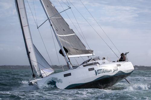 Barca a vela da crociera - DJANGO 12.70 - Marée Haute - con 3 cabine / con 8 cuccette / in fibra di vetro