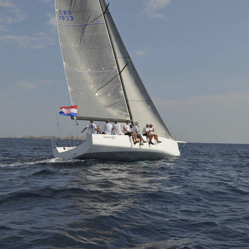 Barca a vela da regata - 38 - Enavigo Yachts - con 3 cabine / con 8 cuccette / in carbonio