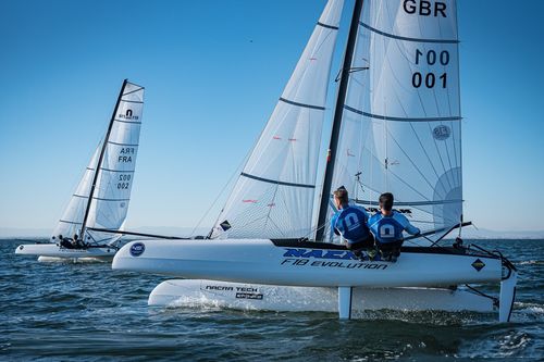 Catamarano sportivo da regata - F18 Evolution - Nacra Sailing - per due persone / con trapezio doppio / NACRA F18