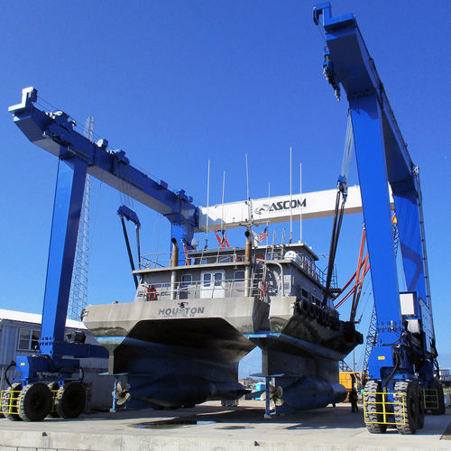Travel lift controllato a distanza - BHT 470 - ABI TRAILERS - a forma di U / quattro ruote motrici / elettrico