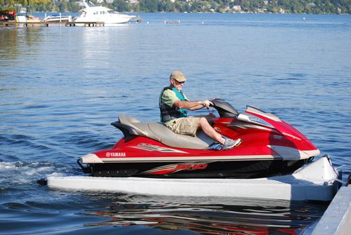 Pontile galleggiante - SUNPORT2 - Sunstream Boat Lifts - per ormeggio a secco di jet-ski / per marina / in polietilene