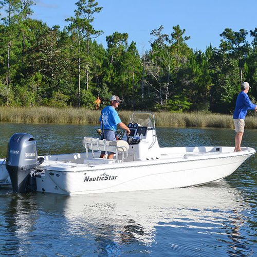 Bay boat fuoribordo - 2400 - Nautic Star Boats - con console centrale / open / da pesca sportiva