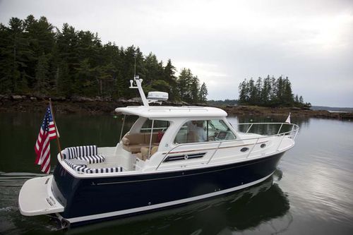 Cabin-cruiser entrobordo - 30 - Back Cove Yachts - hard-top / lobster