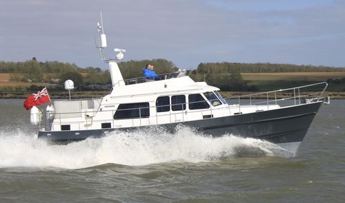 Cabinato entrobordo - HARDY 42 - Hardy Marine - diesel / ibrido diesel-elettrico / bimotore