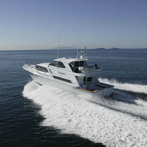 Motor-yacht da charter - Crusader - Lloyd Stevenson Boat Builders - con fly chiuso / in linea d'asse / con 3 cabine
