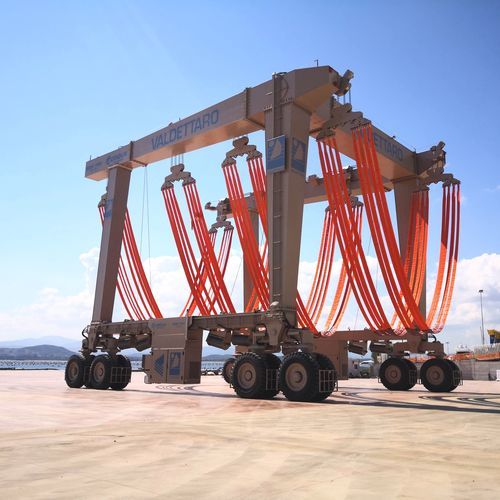 Travel lift controllato a distanza - MBH 720 - CIMOLAI TECHNOLOGY SPA - a ruote indipendenti / a forma di U