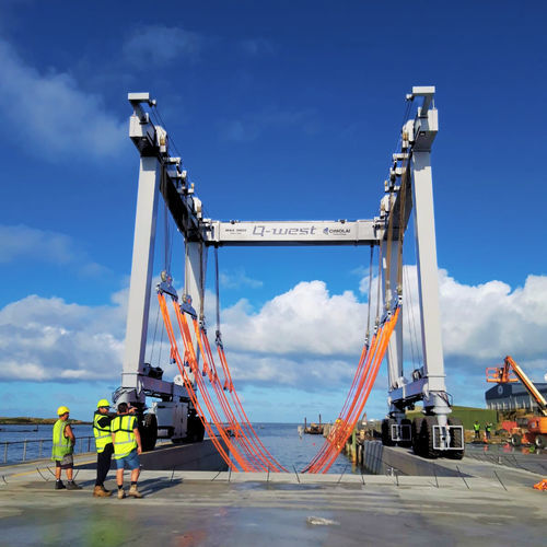 Travel lift controllato a distanza - MBH 380 - CIMOLAI TECHNOLOGY SPA - a forma di U / per barca
