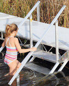 Scaletta per pontile - FLOE INTERNATIONAL, INC. - fissa / da bagno / in alluminio