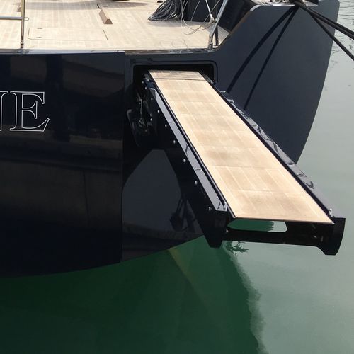 Passerella per yacht - OLYMPUS - SWISS CARBON Marine Systems - a scomparsa / manuale / telecomandata