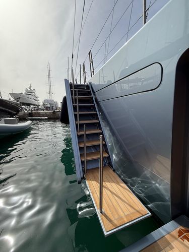Passerella per yacht - OLYMPUS - SWISS CARBON Marine Systems - a scomparsa / manuale / telecomandata