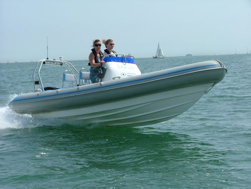 Gommone fuoribordo - RIB 585 - Solent Ribs - semirigido / con console jockey / max. 8 persone