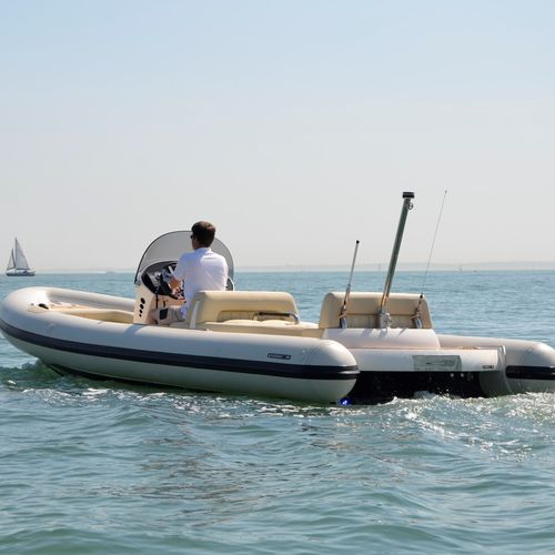 Gommone entrobordo - Shuttle - Pascoe International - semirigido / con console centrale / open