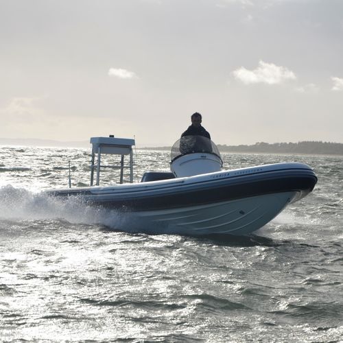 Barca open entrobordo - SOLAS Rescue - Pascoe International - con console centrale / di salvataggio / max. 12 persone