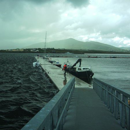 Frangiflutti galleggiante - Inland and Coastal Marina Systems Ltd. - in cemento armato