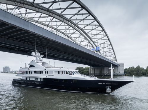 Mega-yacht da charter - TREEHOUSE - Oceanco - raised pilothouse / con piscina