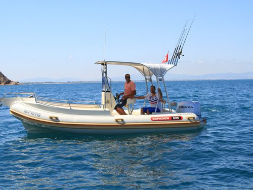 Gommone fuoribordo - 625 PRO - ESPADON CONCEPT - semirigido / con console centrale / per la pesca