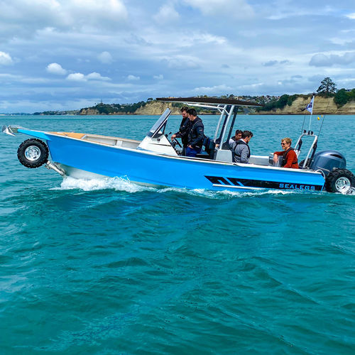 Barca open fuoribordo - ALLIAGE 7.5M - Sealegs International Limited - semirigida / con console centrale / da pesca sportiva