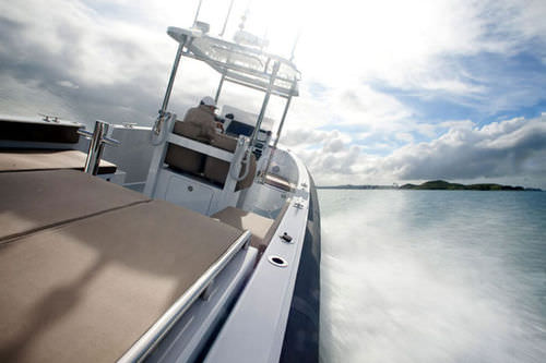 Gommone entrobordo - T/T Pegaso - McMullen & Wing - semirigido / con console centrale / da immersione